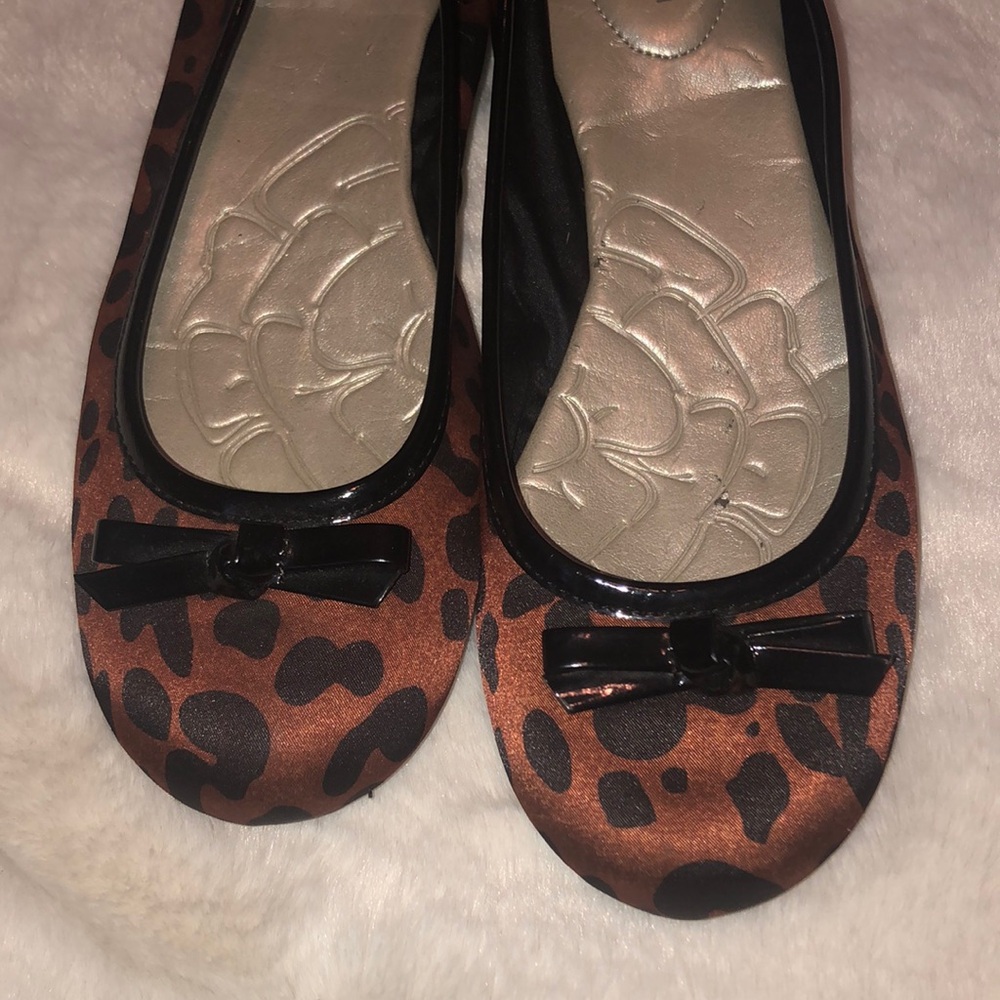 Giani Bernini cheetah print flats